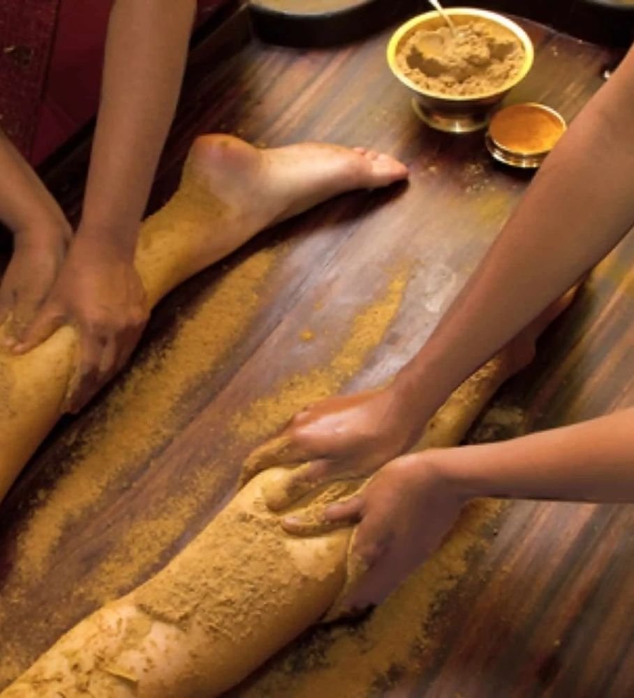 Natural Stress Relief with Abhyanga Massage and Shirodhara